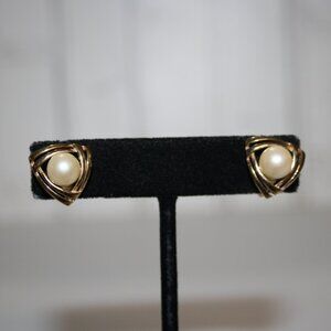 ✨ Richelieu Gold & Pearl Clip-On Earrings · ⅝" · Vintage Glam 🤍